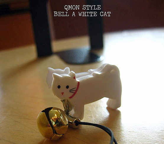 QMON Styleスットラップ鈴付き白猫